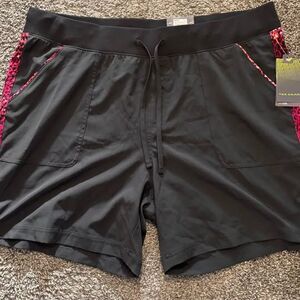 Women’s size 1X Tek Gear DryTek mid rise shorts lightweight material new